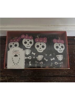 Halloween Sweet Street Skeleton Garland 6Ft Black Purple Flowers
Beads New